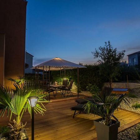 Exclusive City Center Apartment With Garden Rovinj Exterior photo